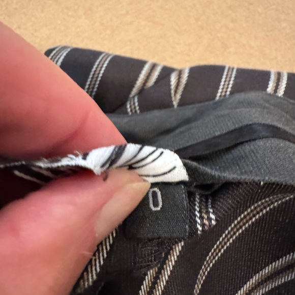 Laundry by Shelli Segal Low Rise Striped Pants- size 0 - Picture 9 of 12